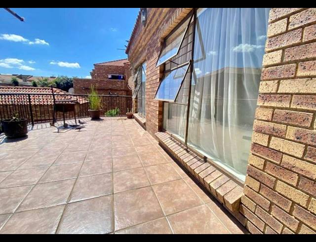 2 BEDROOM TOWNHOUSE FOR SALE IN LIEFDE EN VREDE